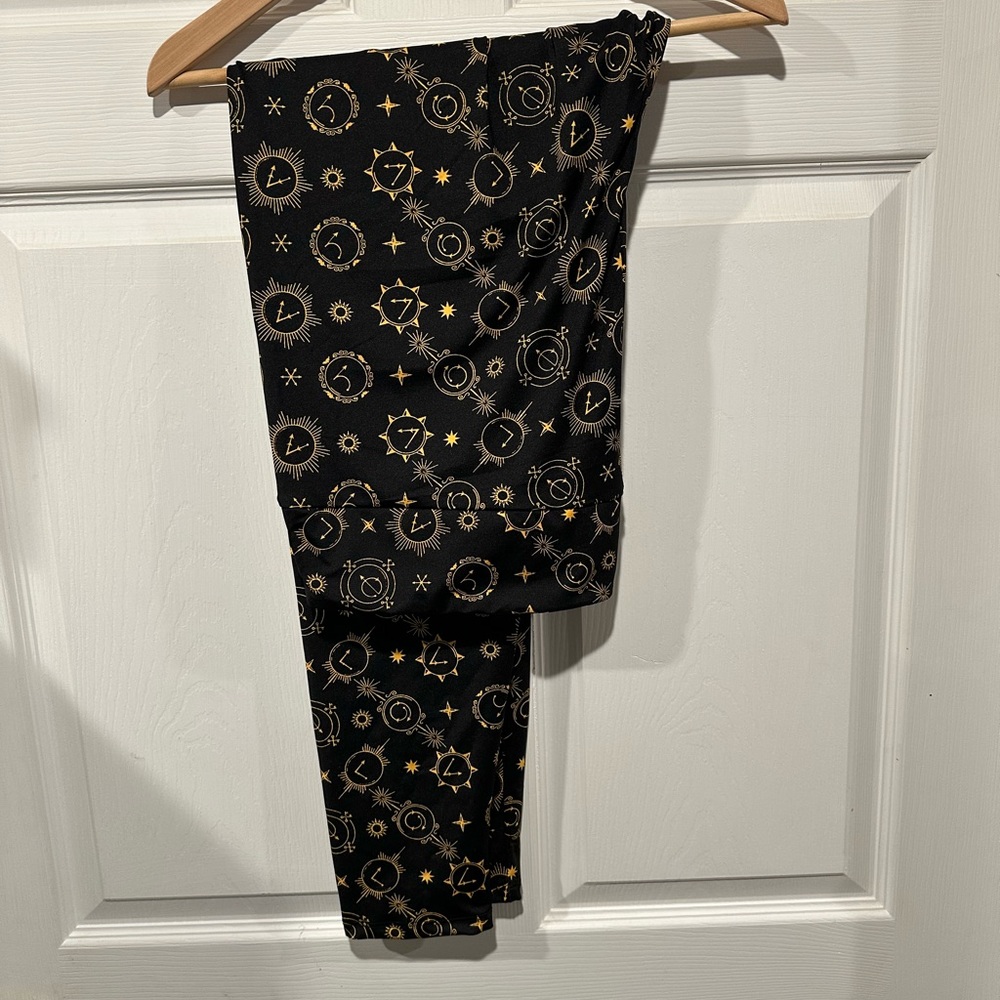 Harry Potter leggings w/Spells pattern (from Universal - worn once)